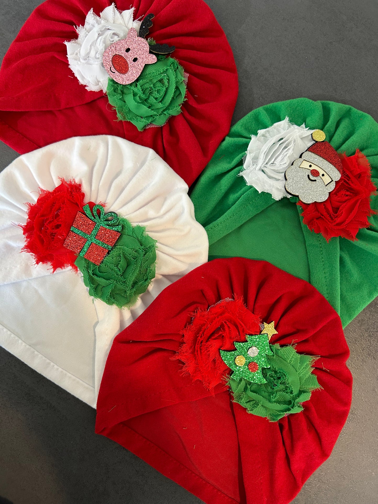 Baby muts kerstmannetje groen